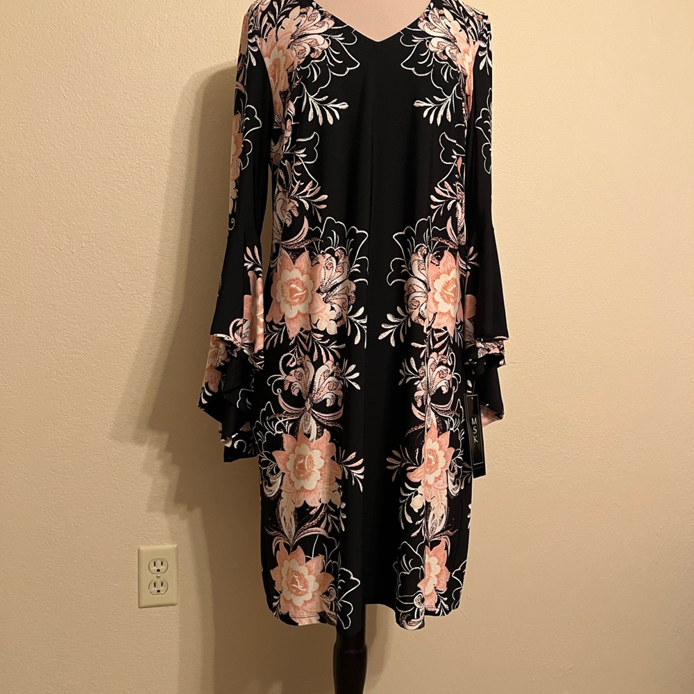 Lovely NEW floral dress. Knee length. Flowing style sleeves.